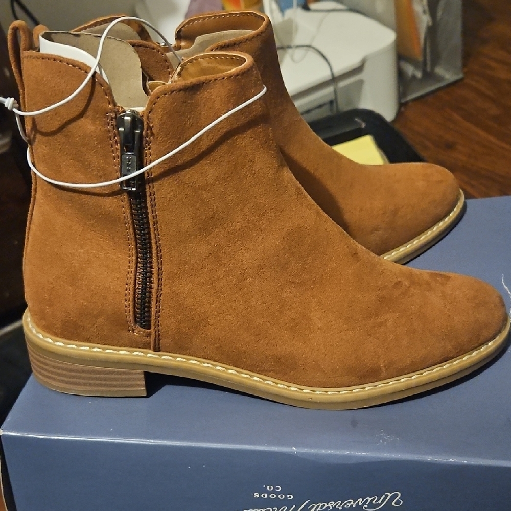 Universal Thread Tan Ankle Boots - Picture 4 of 5